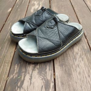Vintage Dr. Marten sandals air cushion sole in US size 6.